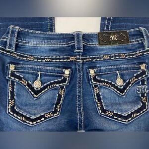 Miss Me Capri Denim pants Women’s size 26 Blue Low Rise Embellished Flap pocket